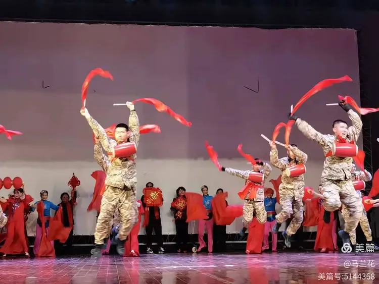 2024.2.1.，江苏战旗文工团赴武警部队演出